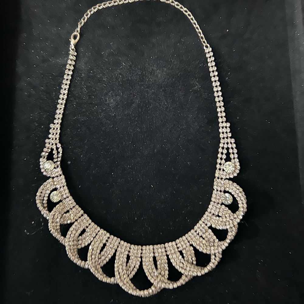 Necklace Looped Rhinestone Statement - Picture 4 of 9